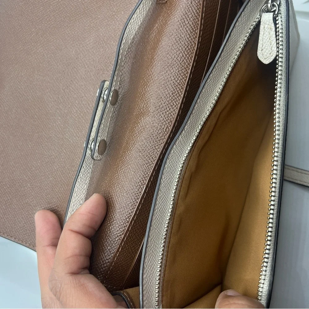 White COACH crossbody bag - Picture 7 of 8